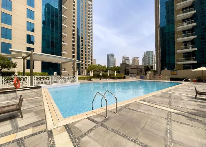 Maison Privee - Cosmopolitan Apt With Scenic Dubai Marina Vws