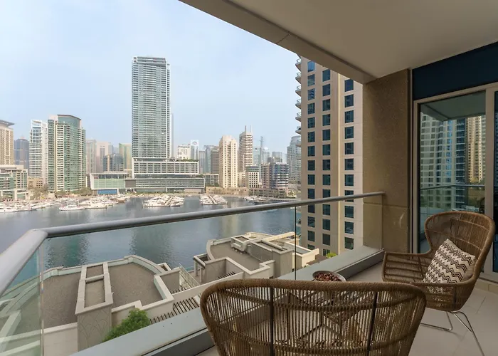Maison Privee - Cosmopolitan Apt With Scenic Dubai Marina Vws